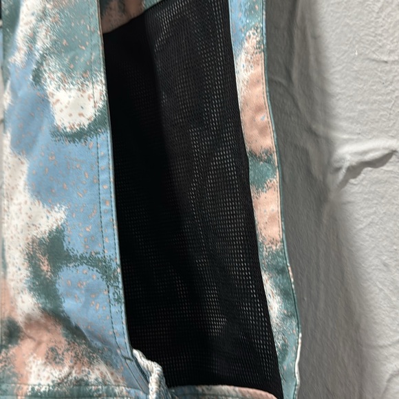 Timberland Camouflage Print Overalls Shorts - Sizes: XS, Small - Picture 8 of 8